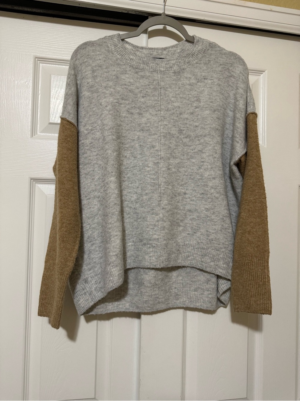 Vince Camuto Two-Tone Crewneck Sweater in Light Gray and Camel